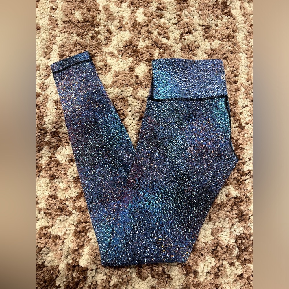 Like new, lululemon Wunder under luxtreme leggings size 4